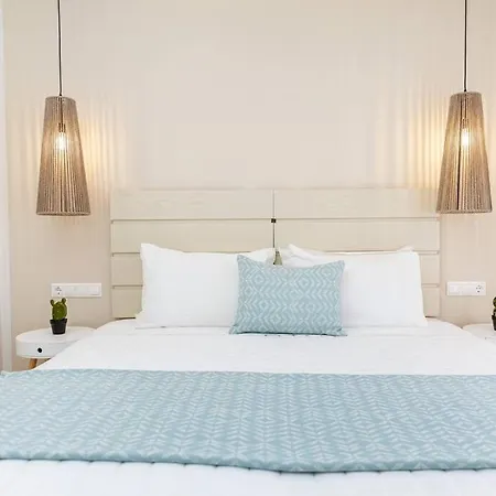 5 Star 3bdr, 2bth, Roofdeck, Naxos Town *