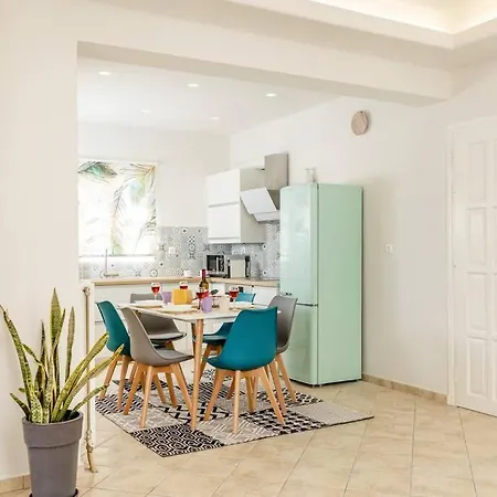 5 Star 3bdr, 2bth, Roofdeck, Naxos Town