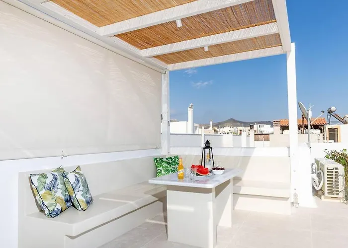 Holiday home 5 Star 3bdr, 2bth, Roofdeck, Naxos Town *
